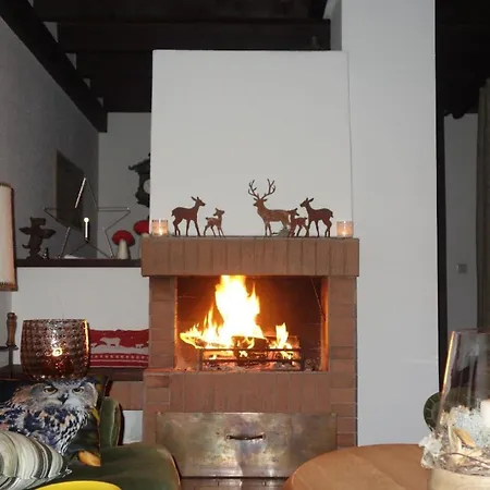 Feriehus Mit Terrasse Auf Zwei Etagen Im Gruenen Mit Offenem Kamin *